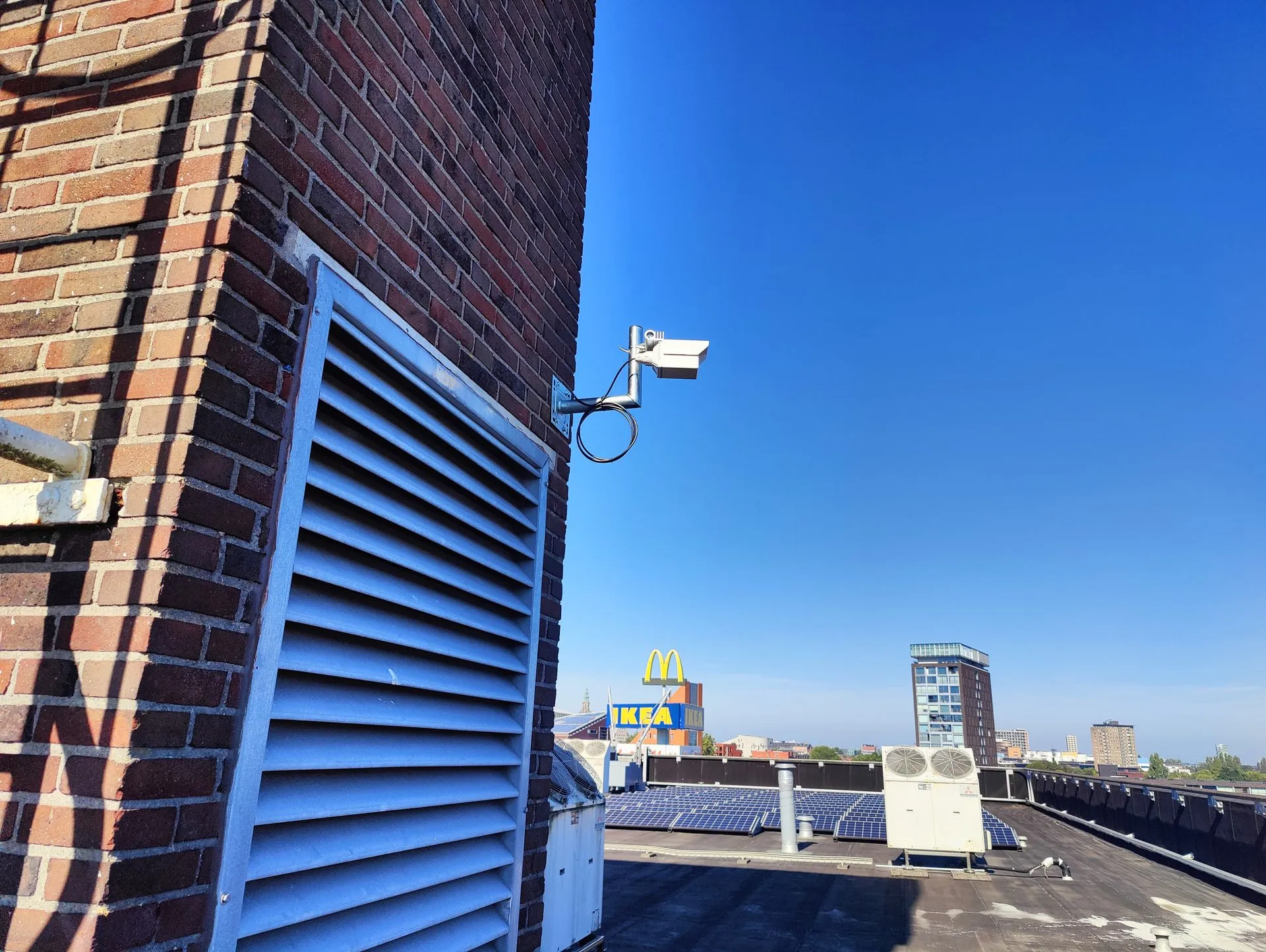 Hoe wij snel internet regelen op een noodopvangboot in Groningen