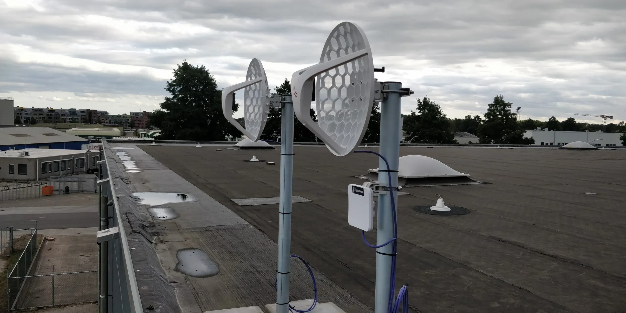 60 GHz straalantennes op het dak
